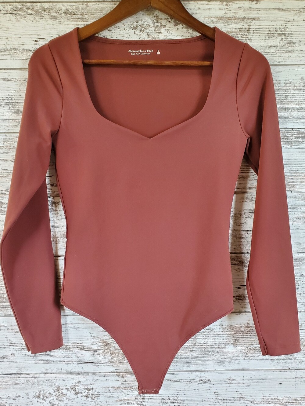 Abercrombie & Fitch Soft A&F Long-Sleeve Sweetheart Neckline Bodysuit